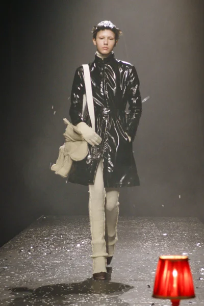 Look 16